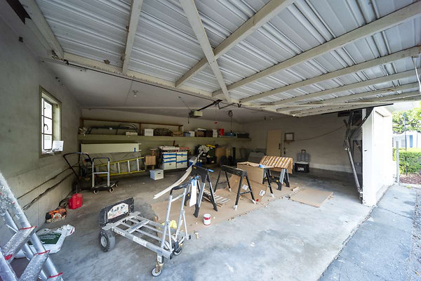 8160 garage 4