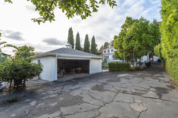 8160 garage 5