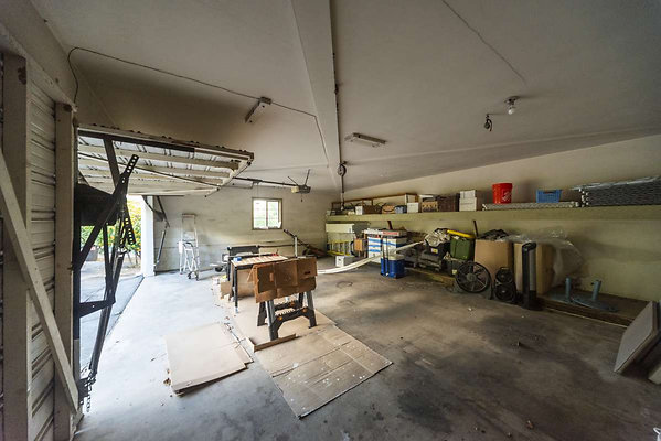 8160 garage 3