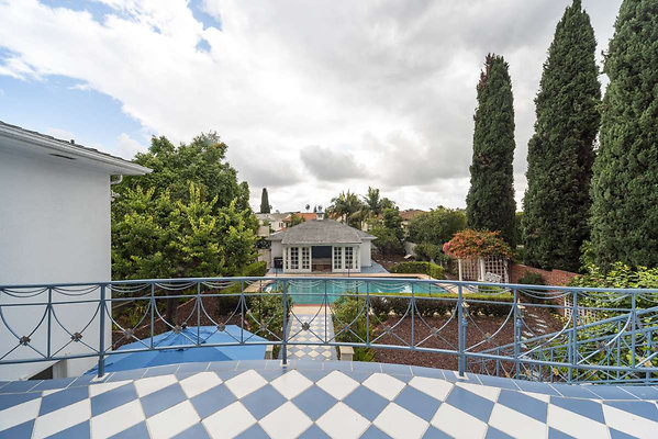 8160 balcony 3