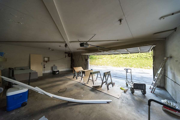 8160 garage 1