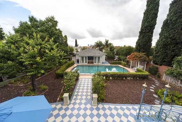 8160 balcony 4