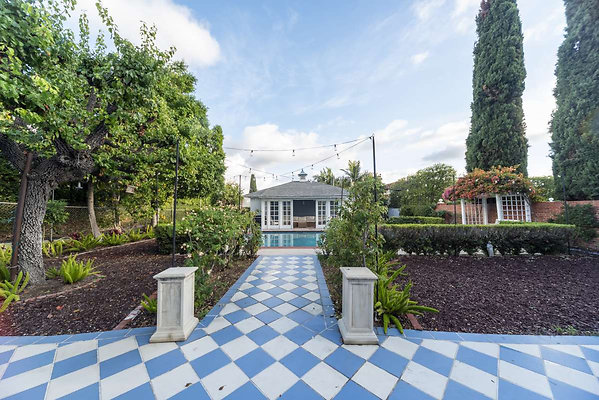 8160 patio 4