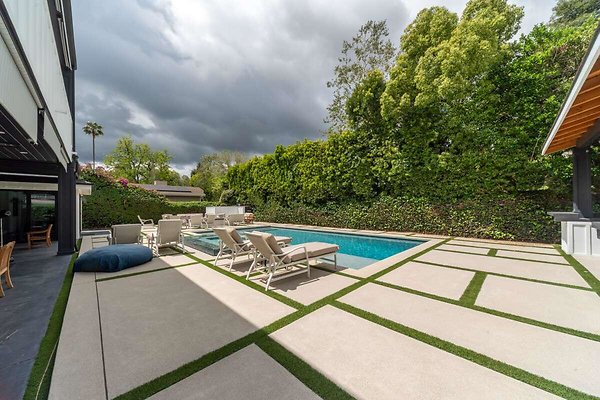 14042 patio 13