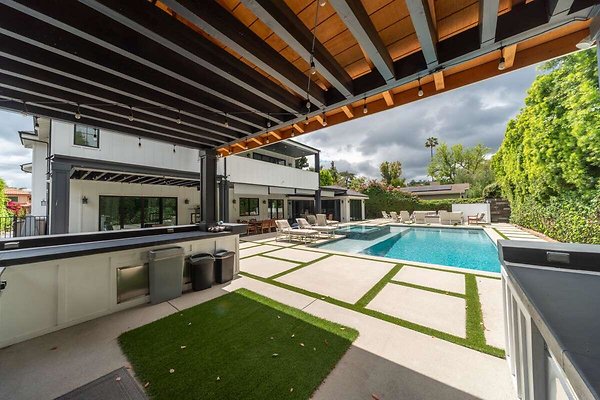 14042 patio 10