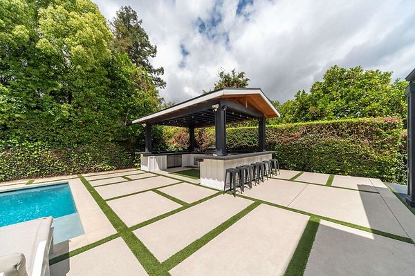 14042 patio 8