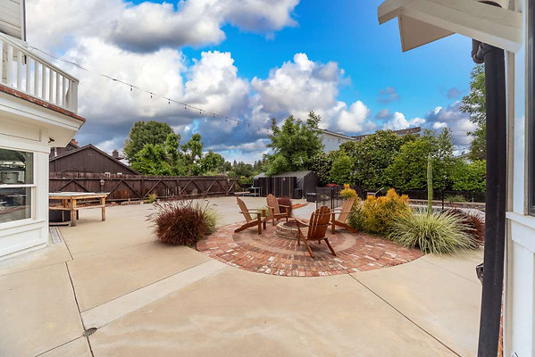 13693 patio 1