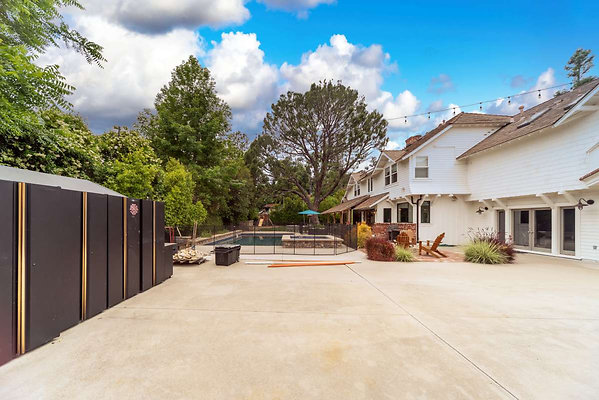 13693 patio 3