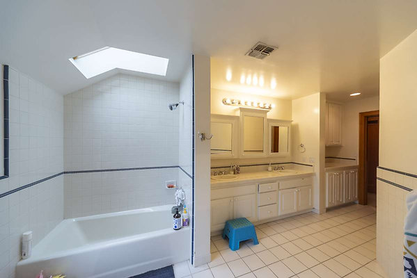 13693 bath 1