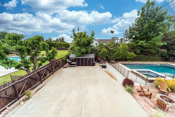 13693 balcony 2