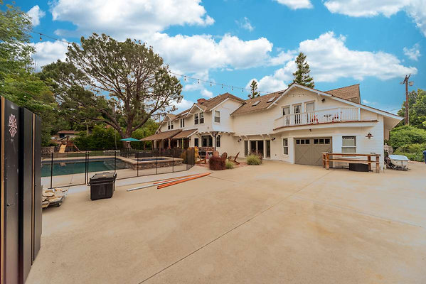 13693 patio 5