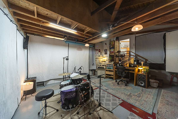 13707 studio 2