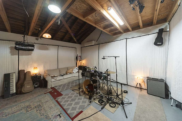 13707 studio 5