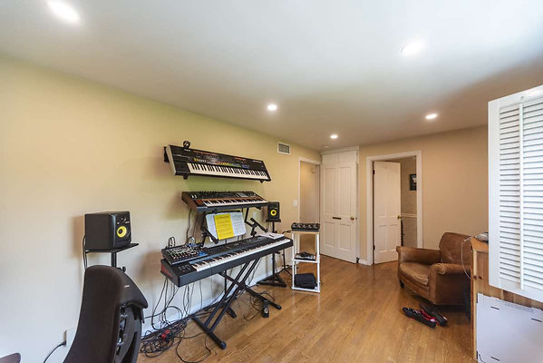 13707 studio 8