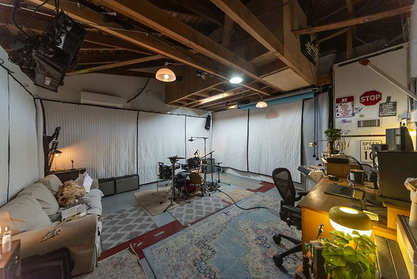 13707 studio 3