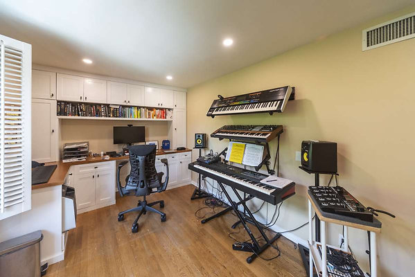 13707 studio 6