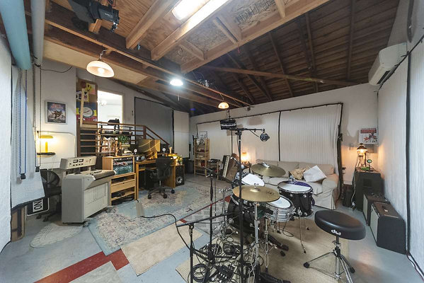 13707 studio 4