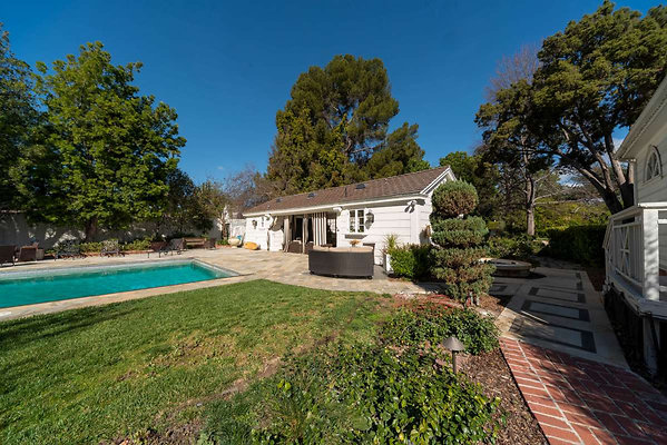8993 poolhouse 2