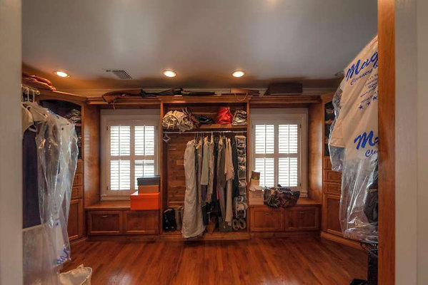 11429 closet 1