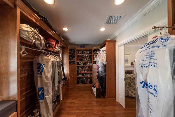 11429 closet 3