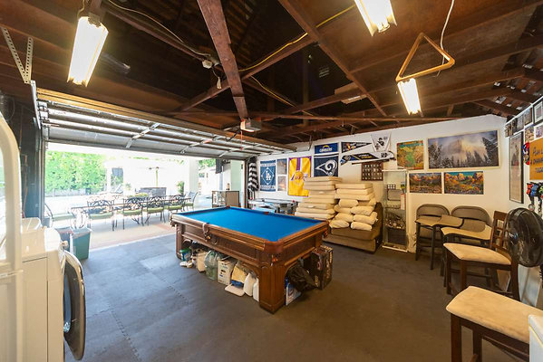 11113 garage 18