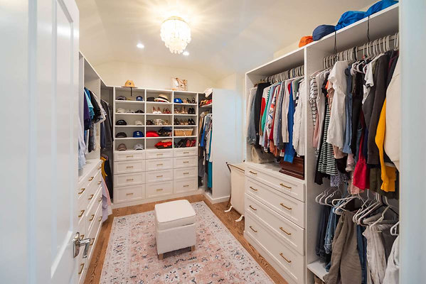 11113 closet 1