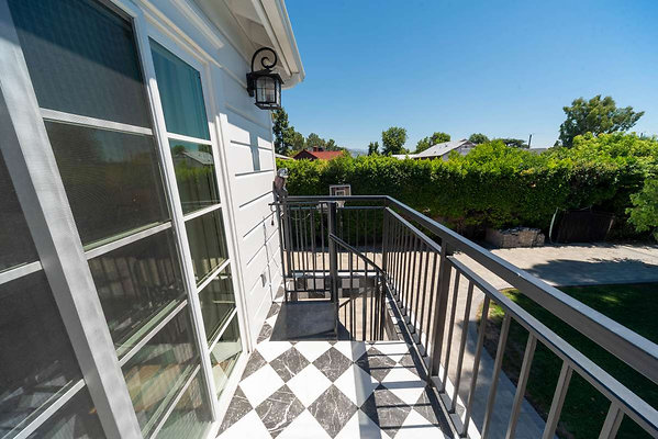 11113 balcony 2