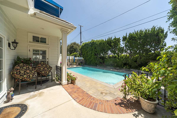 3942 patio 6