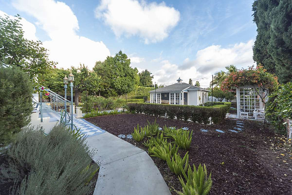 8160 garden 1
