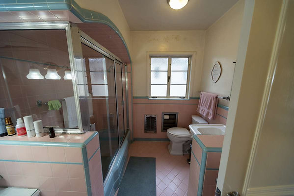 8160 bath 1