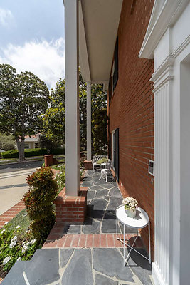 13707 porch 1