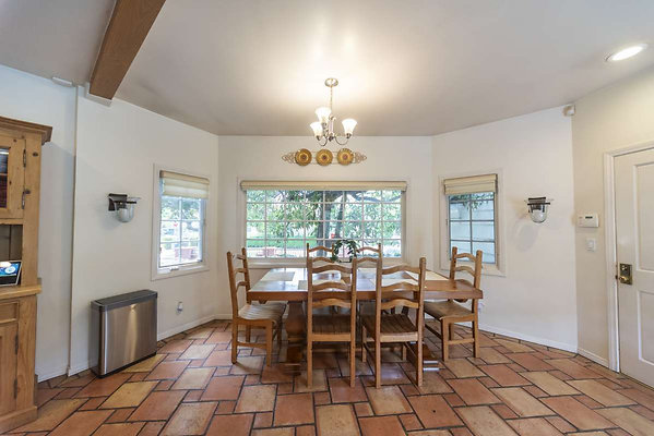13707 dining 1