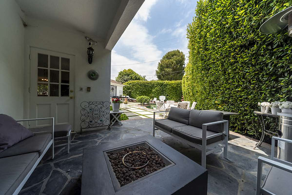 13707 patio 3