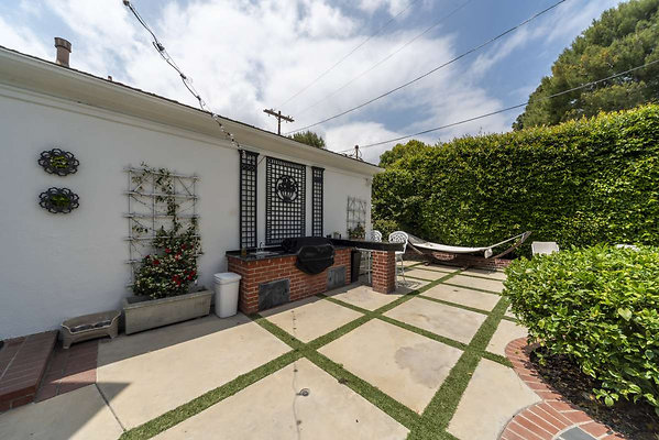 13707 patio 6