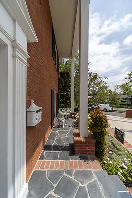 13707 porch 2