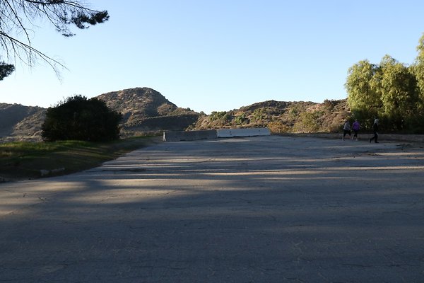 mt-hollywood-dr 080