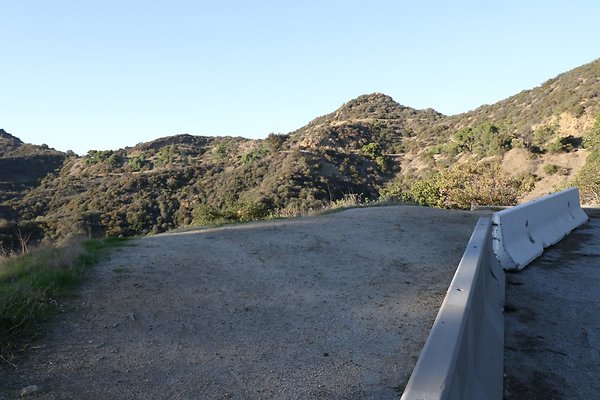 mt-hollywood-dr 083
