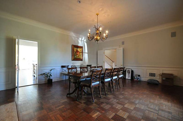 8993 dining 1