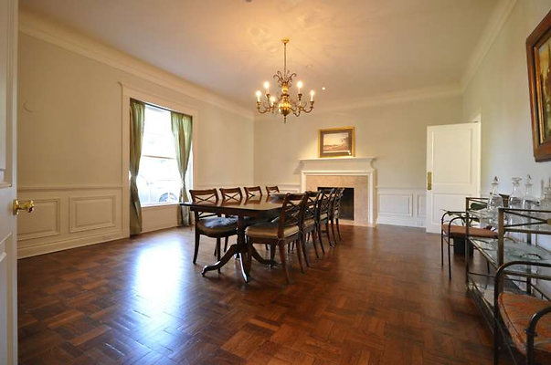 8993 dining 4