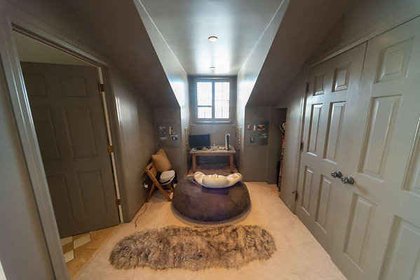 8993 closet 1